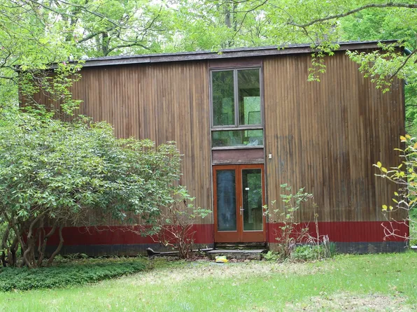 51 Crossroad Ct, Carmel, NY 12582