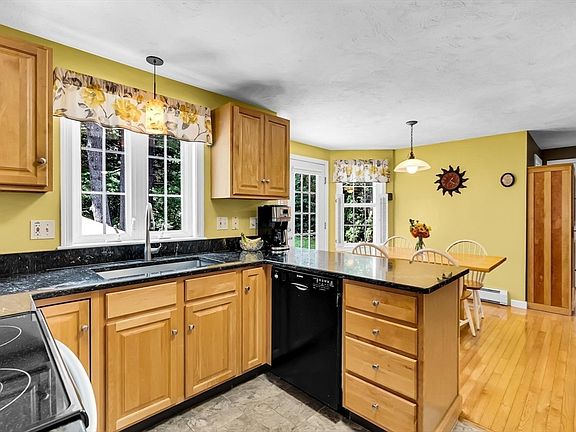 5th image of 46A School St