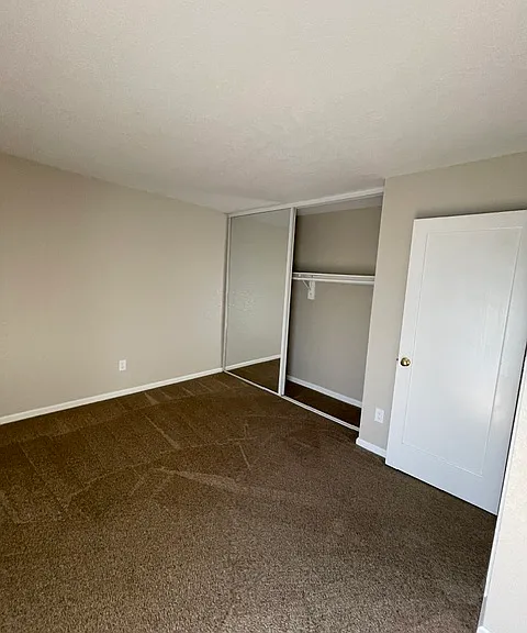 1665 Russell Ave — Photo 10