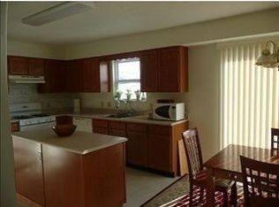 301 Greenfield Dr, Oakdale, PA