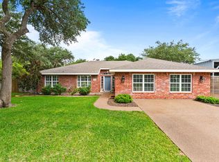 222 Portia Ave, Rockport, TX 78382