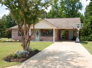 1017 N Sherman Dr, Blue Springs, MS 38828
