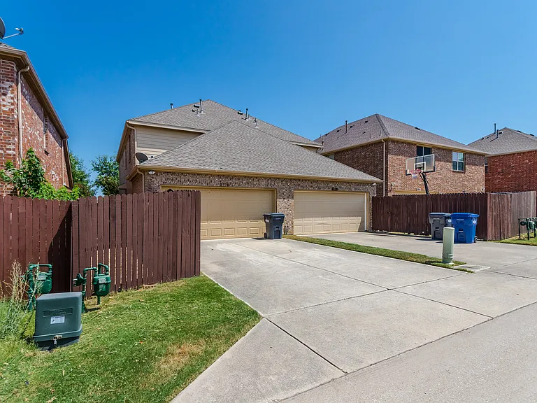 4924 Stray Creek Ln — Photo 28