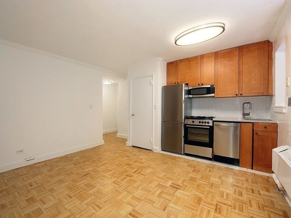 1st image of 209 E 66th St #304