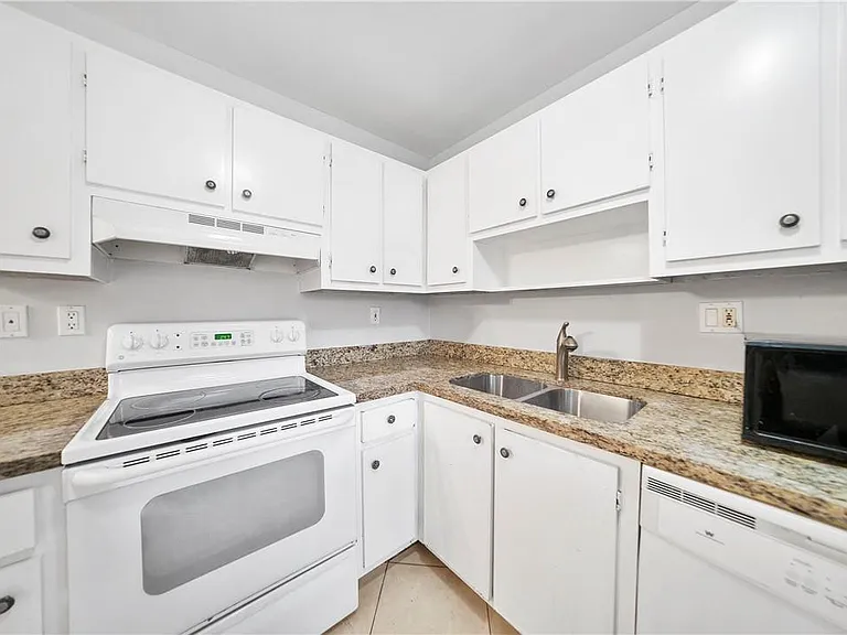 503 Gardens Dr #202 — Photo 4