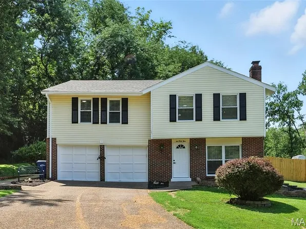 643 Greenwillow Ct, Fenton, MO 63026