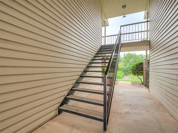 3rd image of 4400 N Hemingway Dr #239