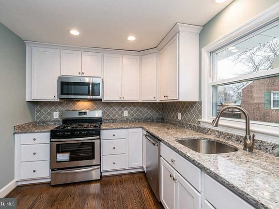 3rd image of 1101 Edmonston Dr