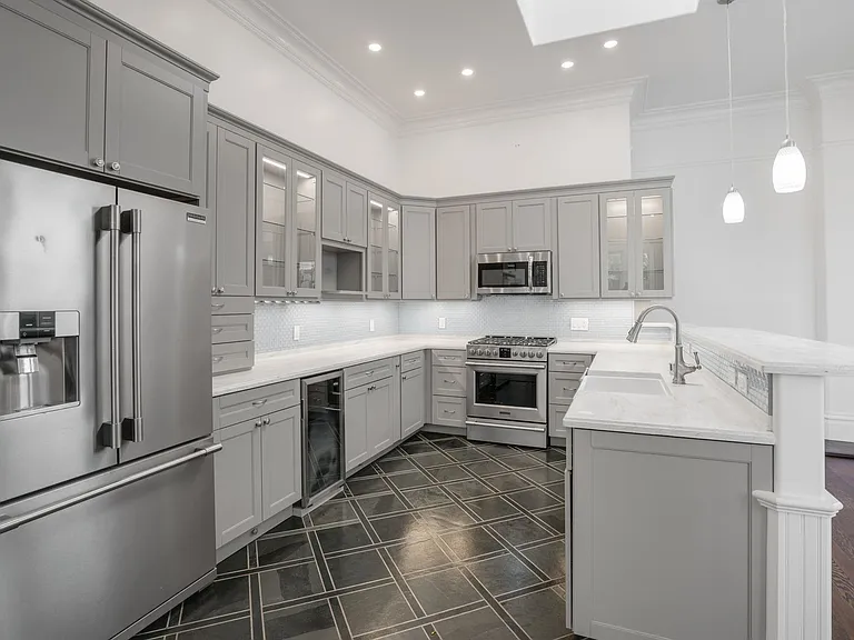 2852 Pine St #2854 — Photo 12