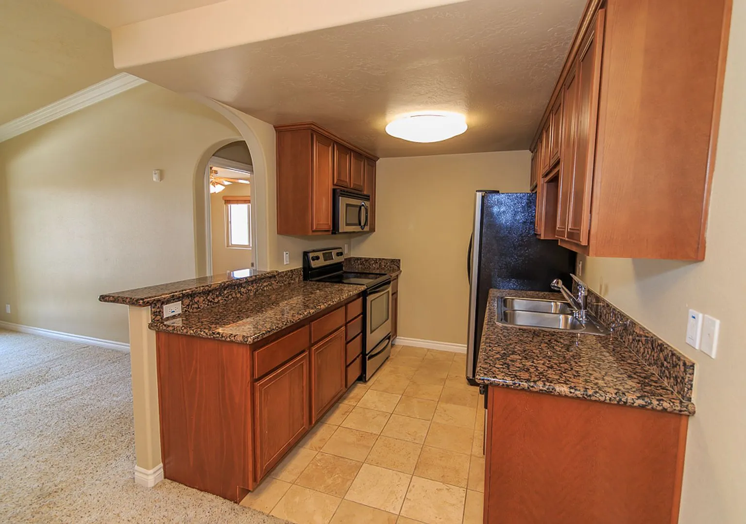 Awesome condo in gated community — Photo 2
