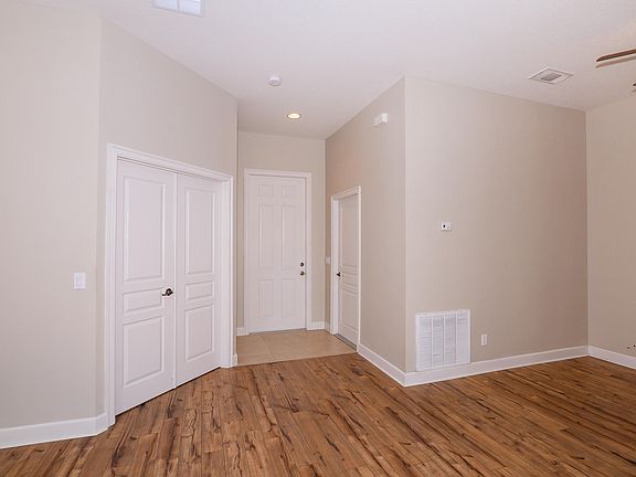 5th image of 607 NE Canoe Park Cir