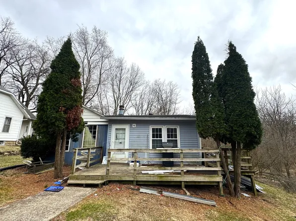 502 E 2nd St, Maquon, IL 61458