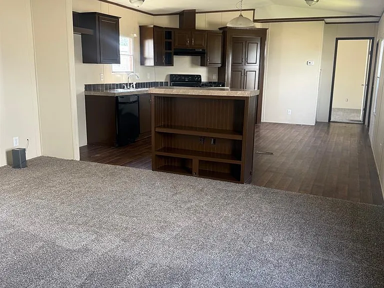 82 Parkway Dr — Photo 6