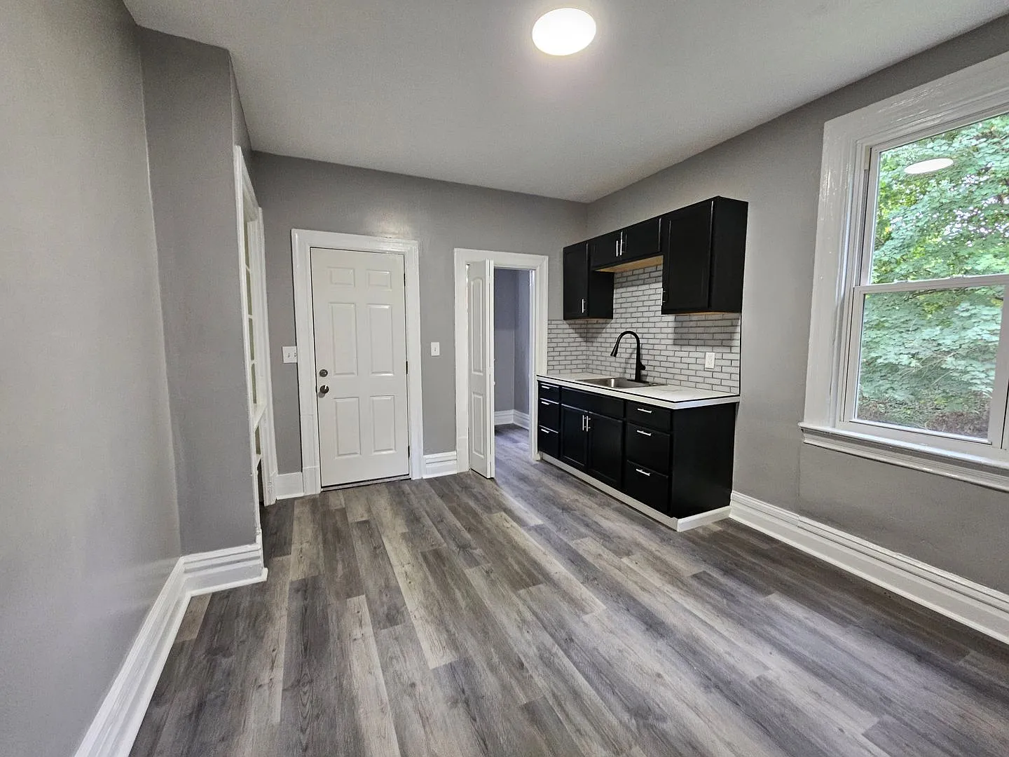 Fully updated 3 Bedroom 1 Bath Apartment for rent in Beechview! — Photo 1
