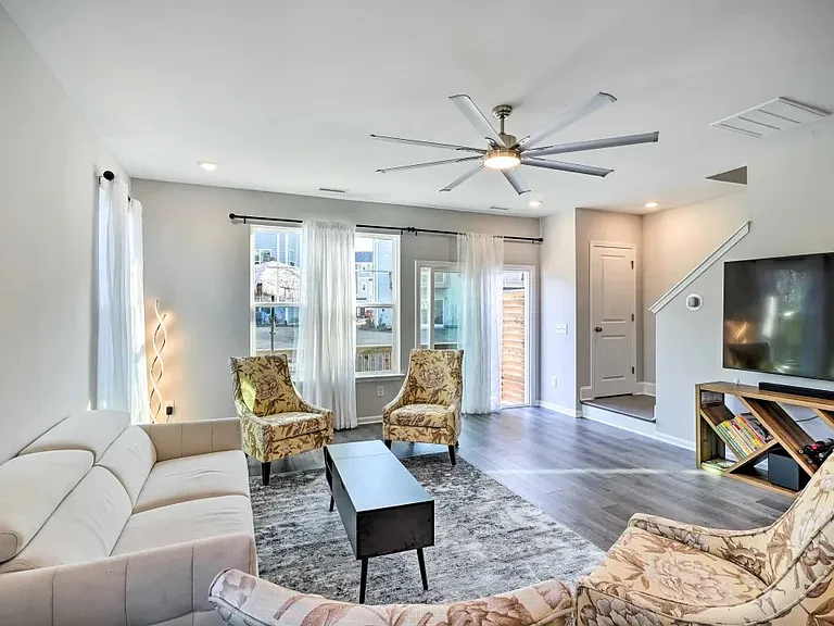 1020 Manorhaven Dr — Photo 10