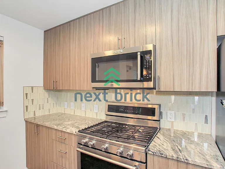 1438 158th Ct NE — Photo 8