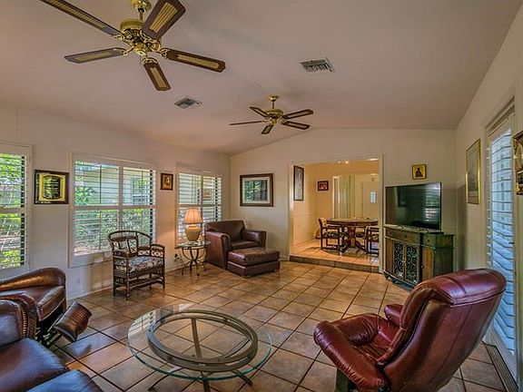 5th image of 521 Davis Blvd