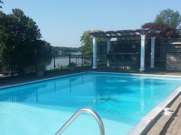 3rd image of 1380 Riverbend Dr