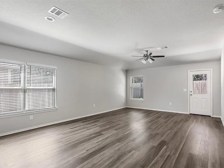 10031 Spring Creek Rd — Photo 18