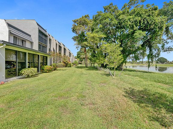 3rd image of 4822 Esedra Court #306