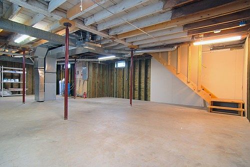 5th image of 702 Quinmore Ave N