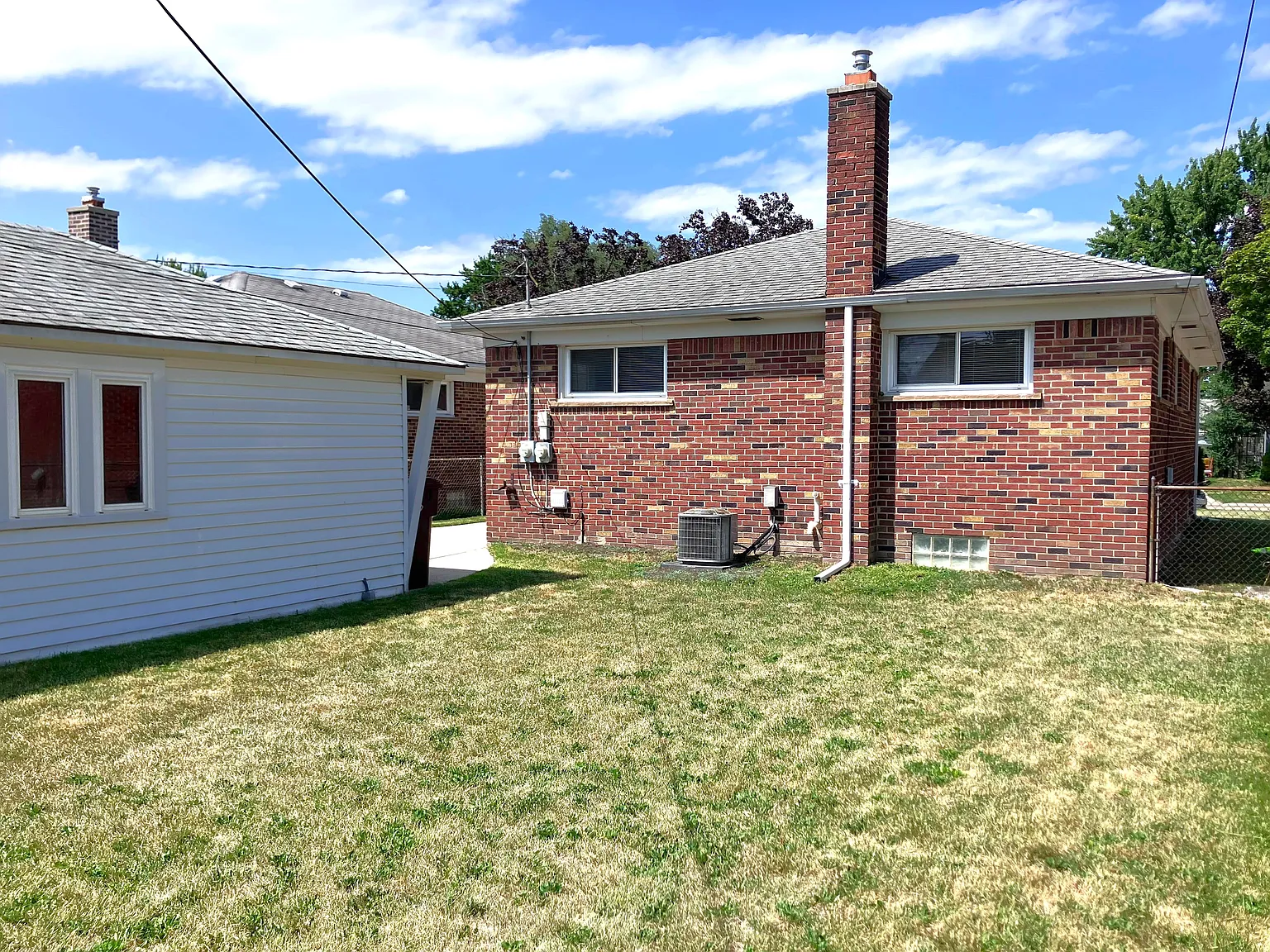 3 bed, 1.5 bath, 1034 sqft, $1,700 — Photo 4