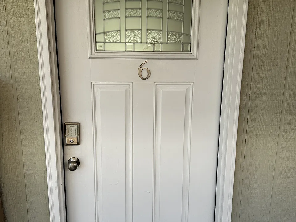 318 Princeton Dr SE #6
