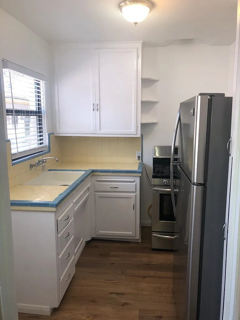 3 Blocks from the Beach - Garage Included! — Photo 4