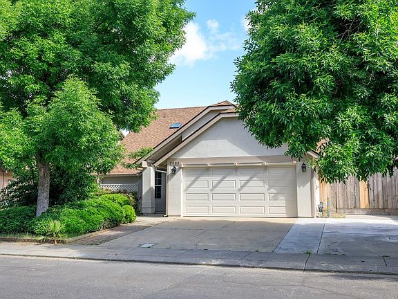 2nd image of 2525 Black Walnut Dr