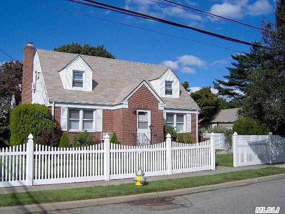2nd image of 1098 Langdon St