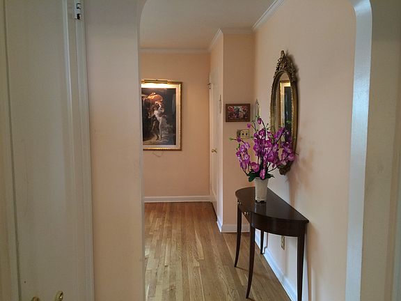 4th image of 2 Leslie Ln