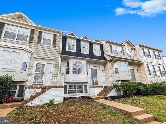 3rd image of 12854 Hyannis Ln
