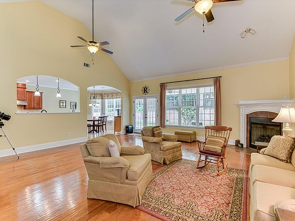 4th image of 188 Bellingham Dr