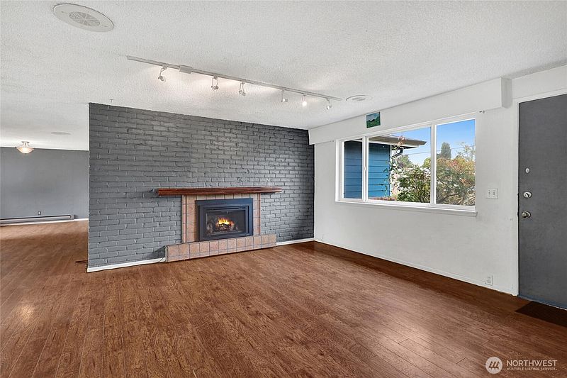 5th image of 875 Adelia Street