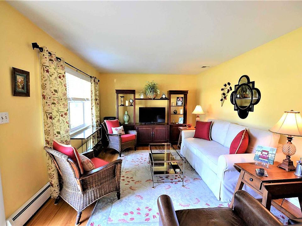 14 Argonne Rd W, Hampton Bays, NY 11946 Zillow