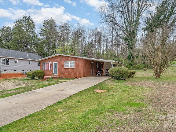 3rd image of 819 S Caldwell Ave