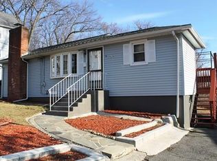 8 Eastham St, Worcester, MA 01604