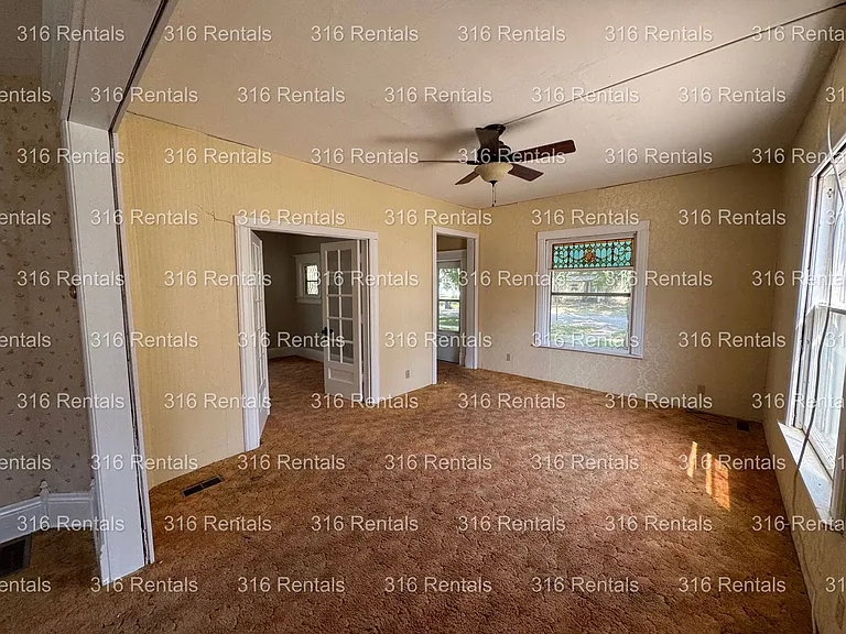 425 E 3rd St — Photo 9