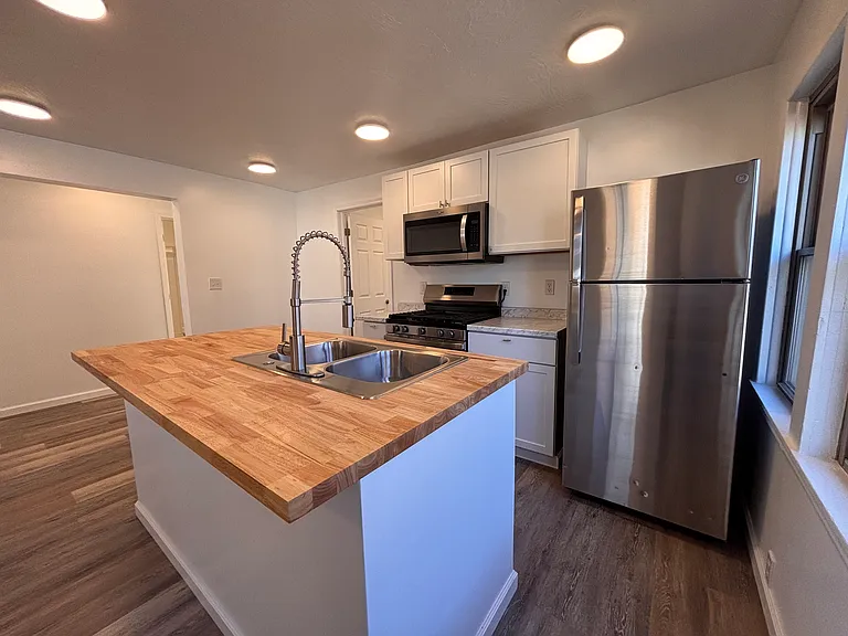 1004 E Delmar St — Photo 7