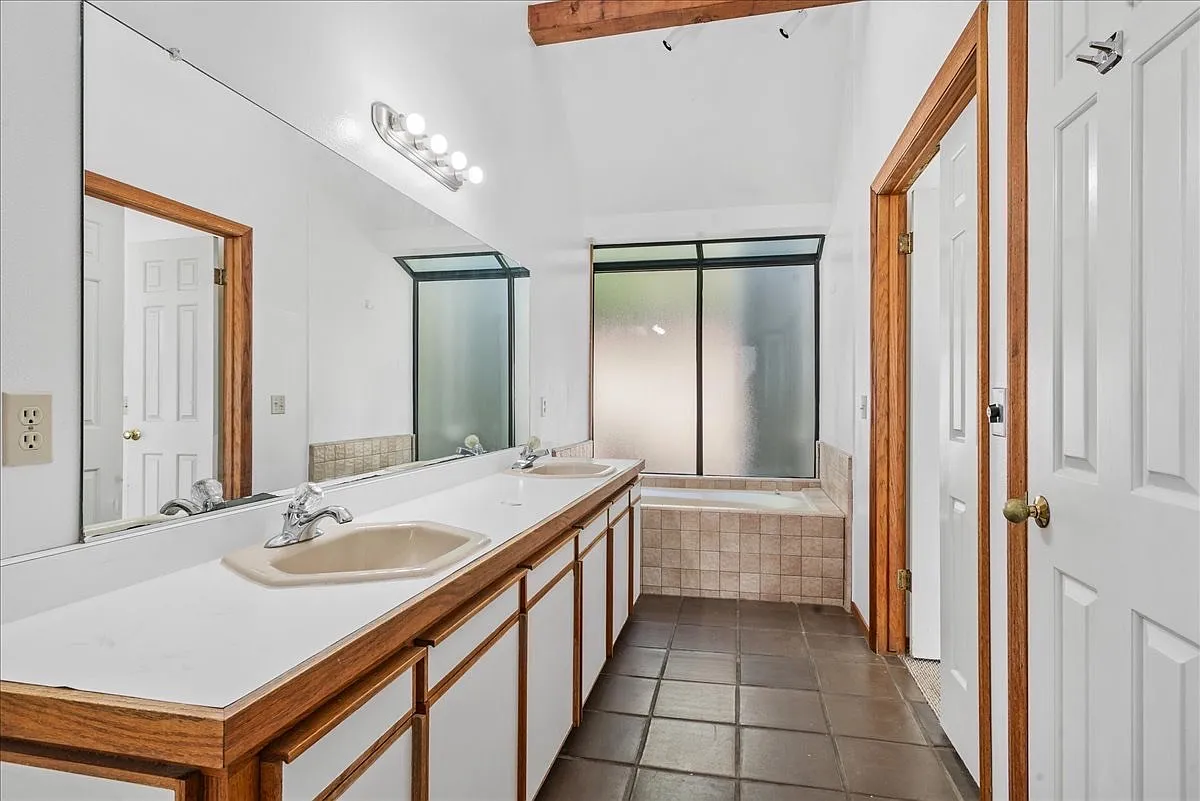 561 Luneta Dr - - — Photo 4