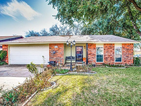 2nd image of 1733 Manor Ct