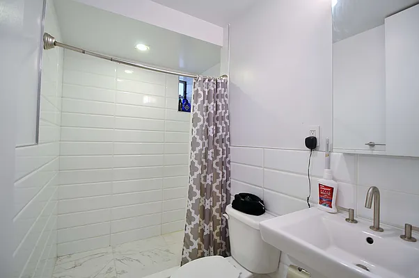 Rented by Julianna Realty Corp | media 35