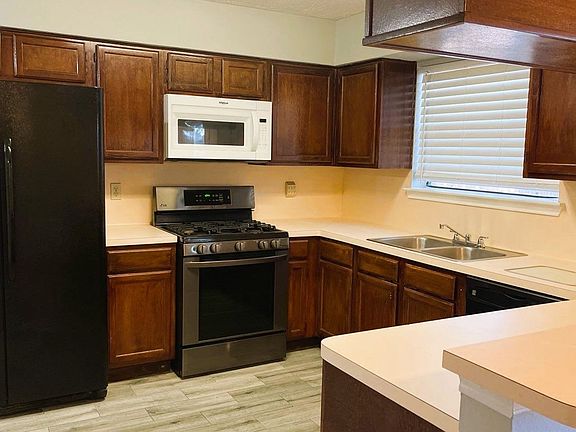 3rd image of 14407 Bladenboro Dr