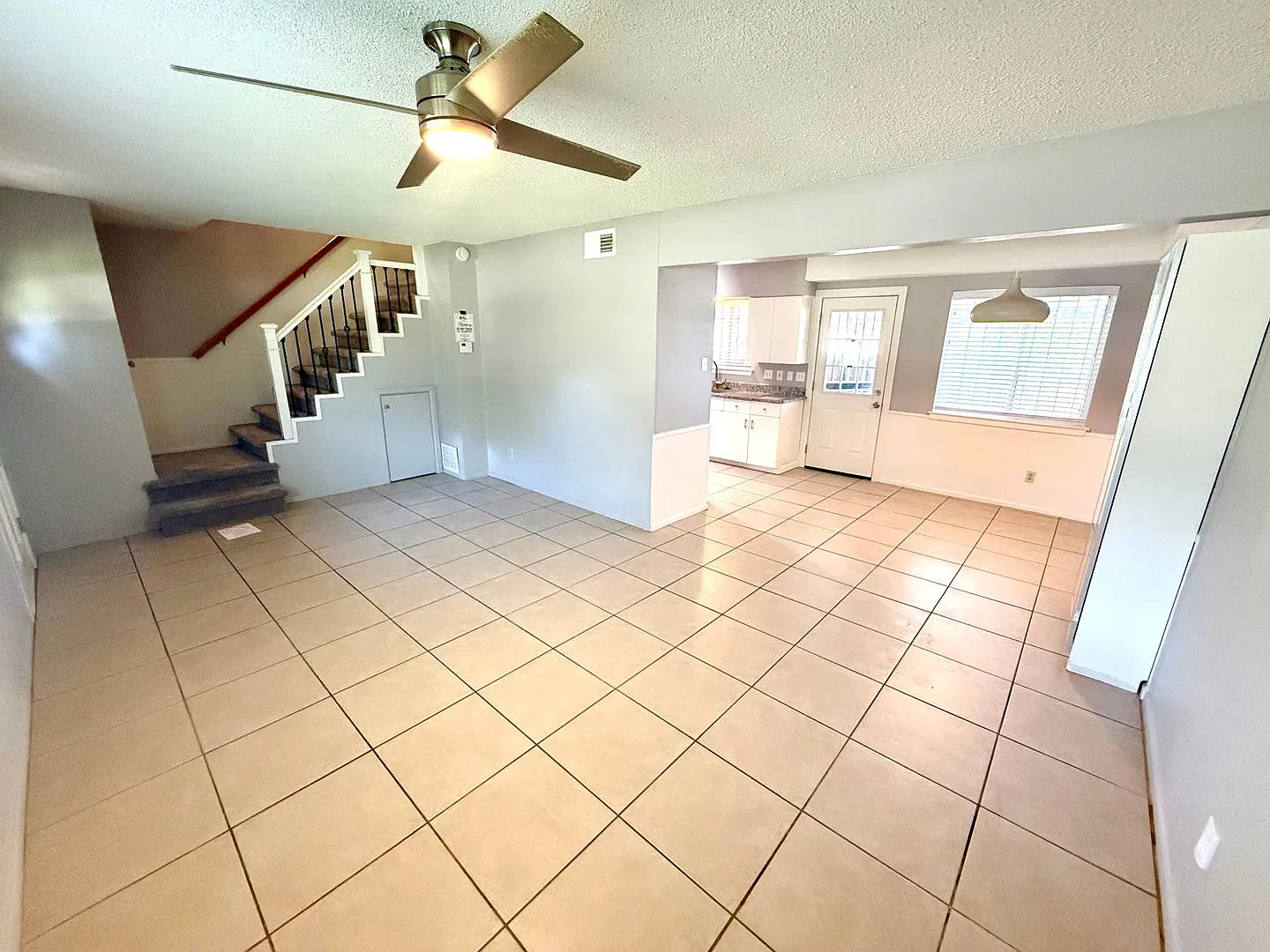 Updated 2-Bedroom Townhome Near the Airport & Hwy 281! — Photo 3