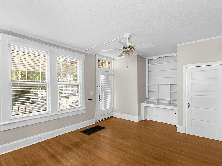 Laurelton Oaks — Photo 9