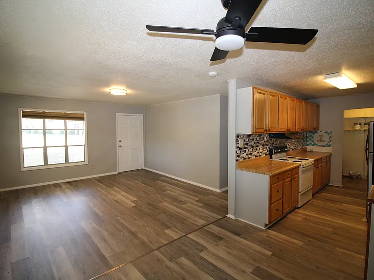 2720 Randleman Rd — Photo 12