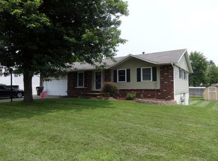 205 Grandview Pl, Brighton, IL 62012