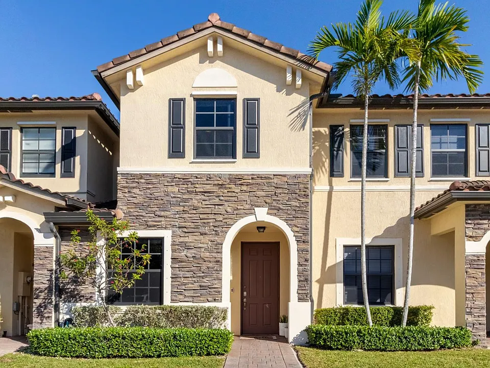 3392 W 114th Ter