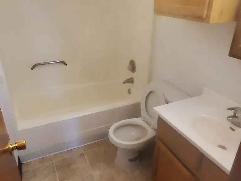 1097 Oakview Dr — Photo 9