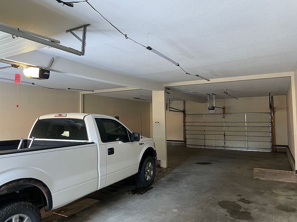 2nd image of 914 6th Ave